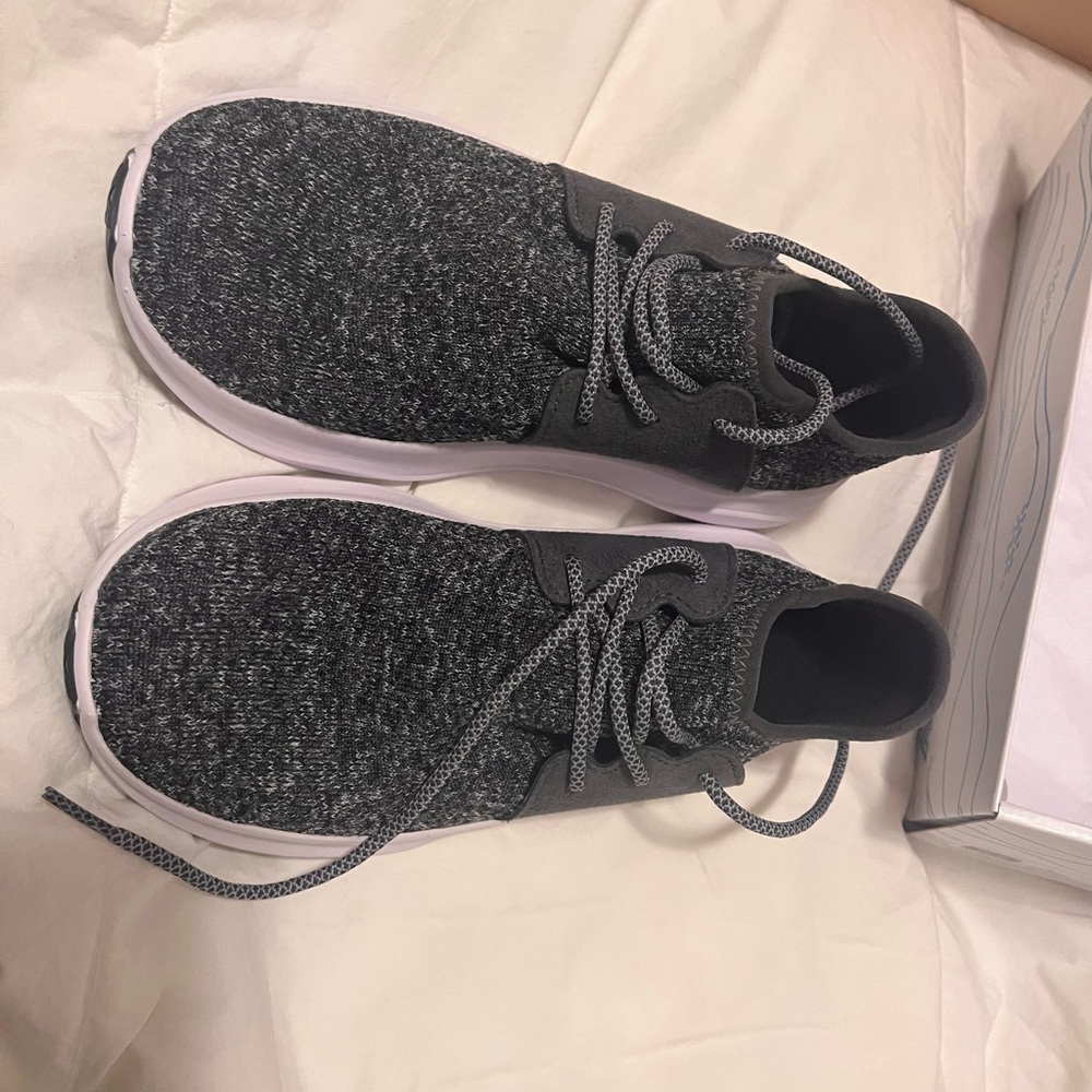 Vessi womens everyday pebble grey shoes new in box size 8